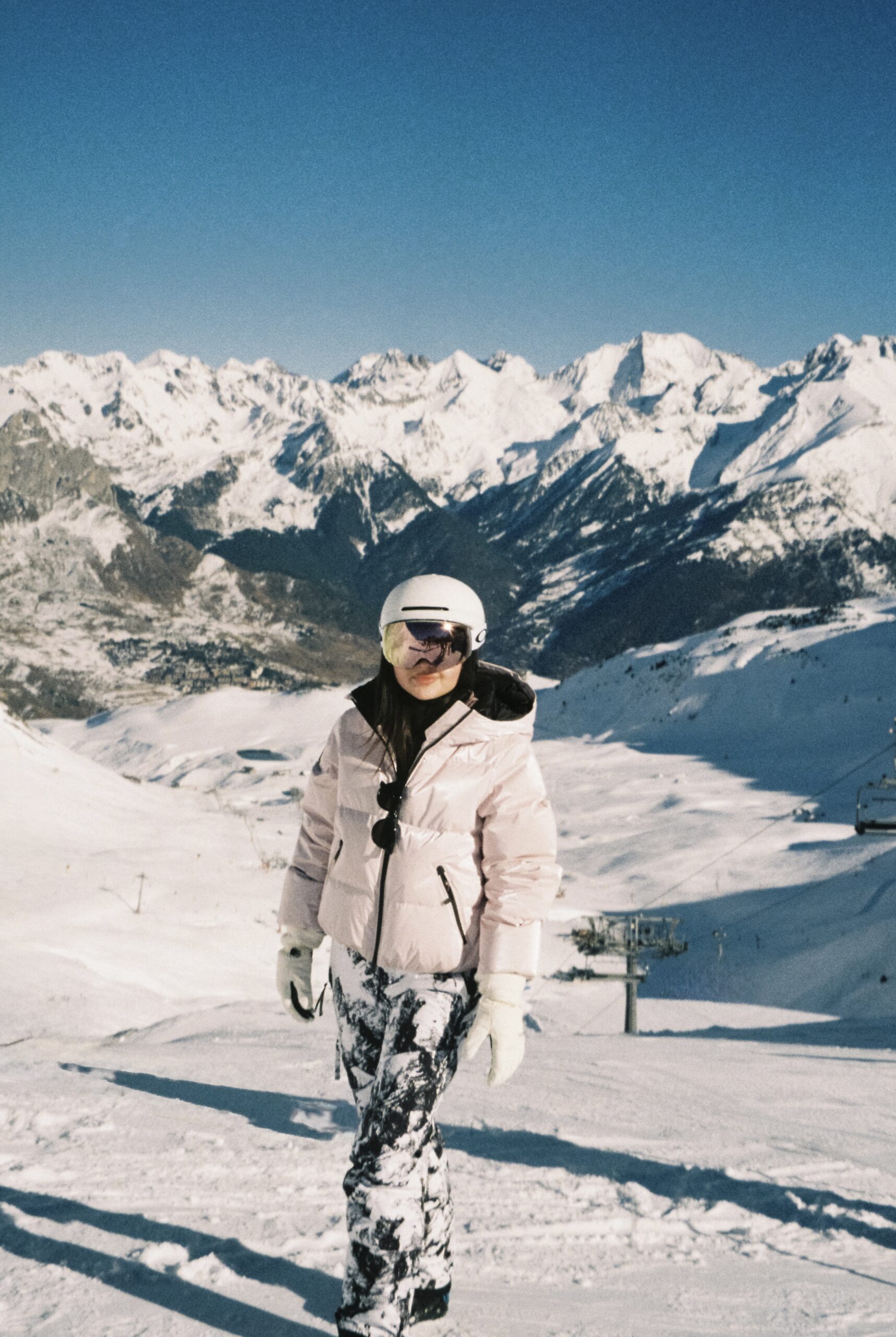 Liana haciendo snowboard