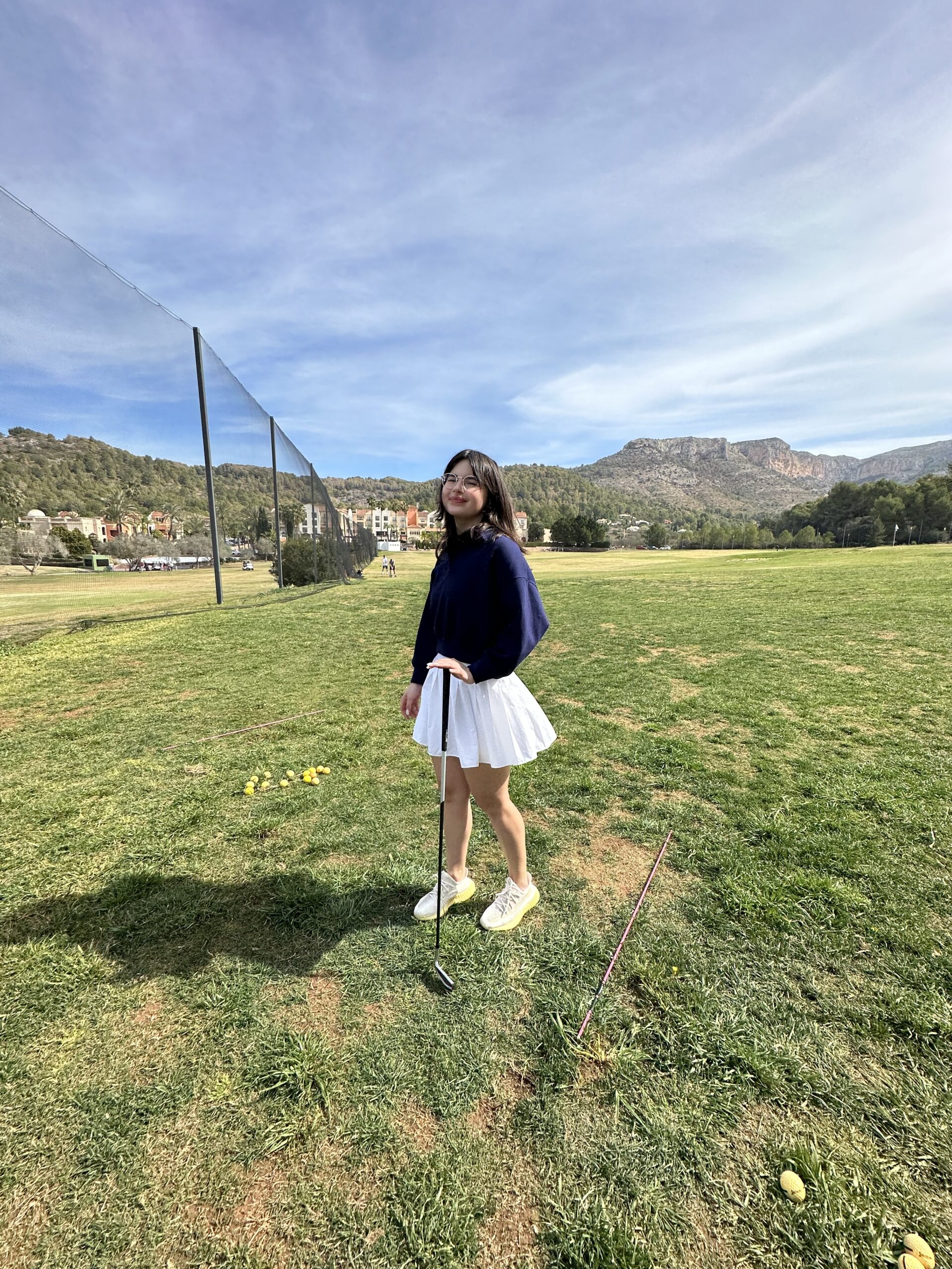 Liana jugando al golf