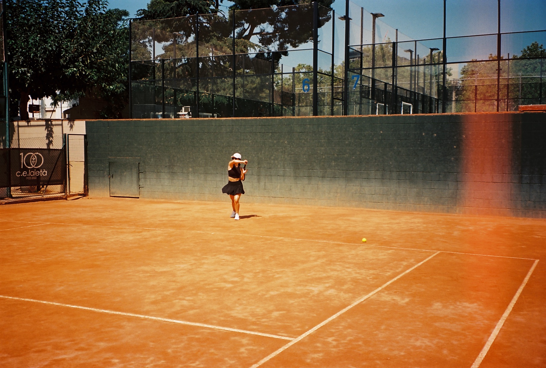 Liana jugando al tenis
